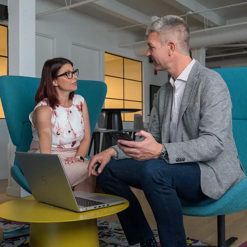 Philip Lauzon et Valérie Fillion en rencontre de travail avec un client – Équipe Lauzon